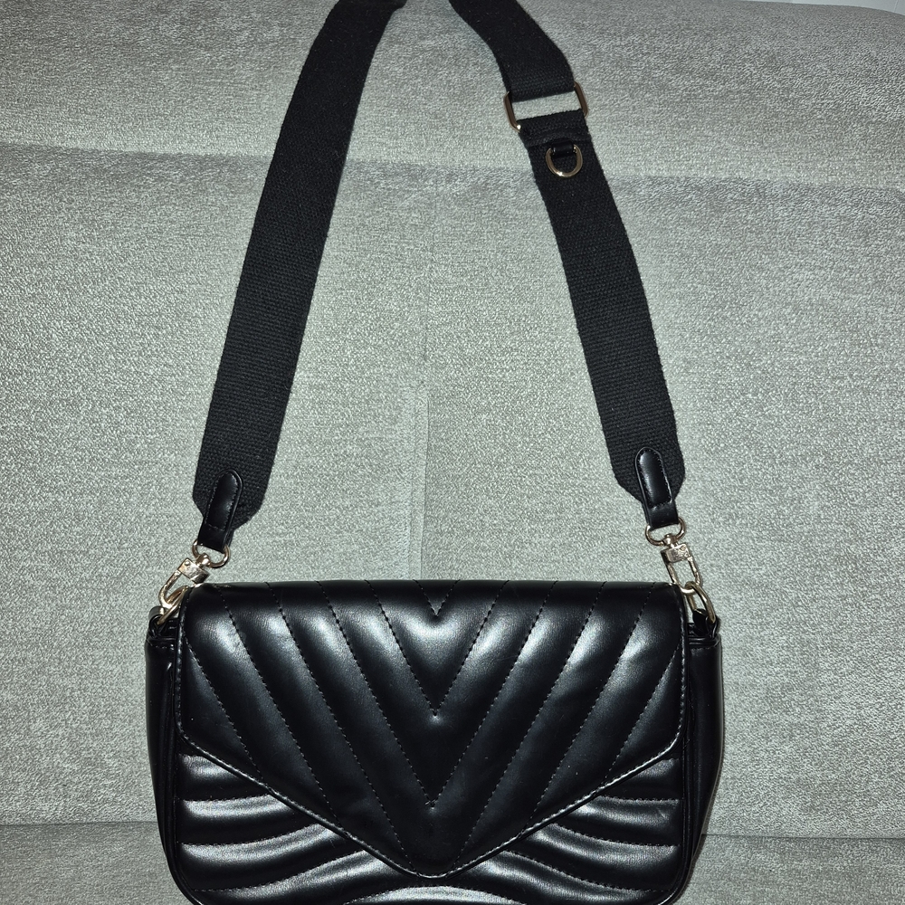 Elegant Black Quilted Shoulder Bag